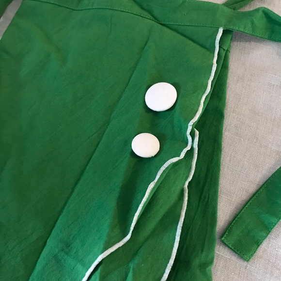Lovely Bright green wrap skirt with button detail. - Picture 2 of 3